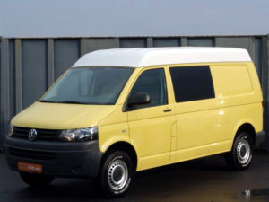 Der T5 als 5-Sitzer mit originalem Seitenfenster, SEIKEL Höherlegungsfahrwerk und AT-All Terrain Reifen