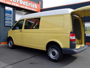 Der T5 als 5-Sitzer mit originalem Seitenfenster, SEIKEL Höherlegungsfahrwerk und AT-All Terrain Reifen