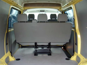 Der T5 als 5-Sitzer mit originalem Seitenfenster, SEIKEL Höherlegungsfahrwerk und AT-All Terrain Reifen