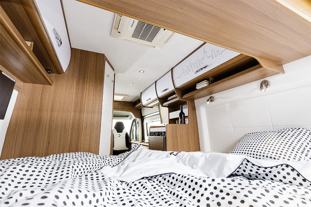 Bravia mobil Swan 599 Edition 30 - Großes Doppelbett - NTC Bus-Store in Erfurt